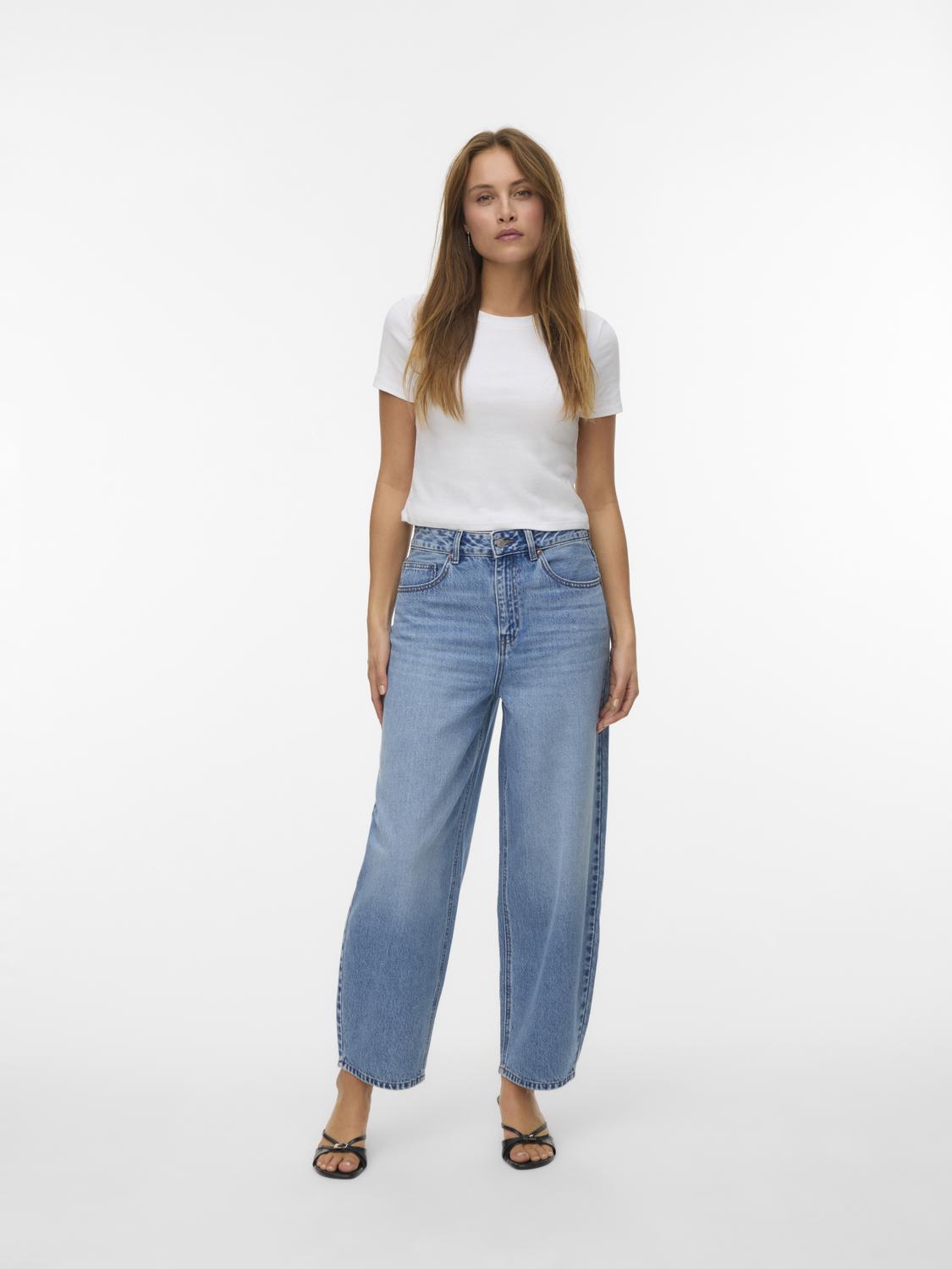 model_shot-front